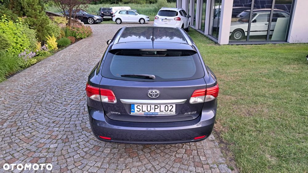Toyota Avensis 1.8 Premium - 11