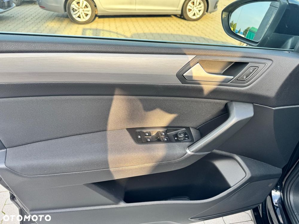 Volkswagen Touran - 15