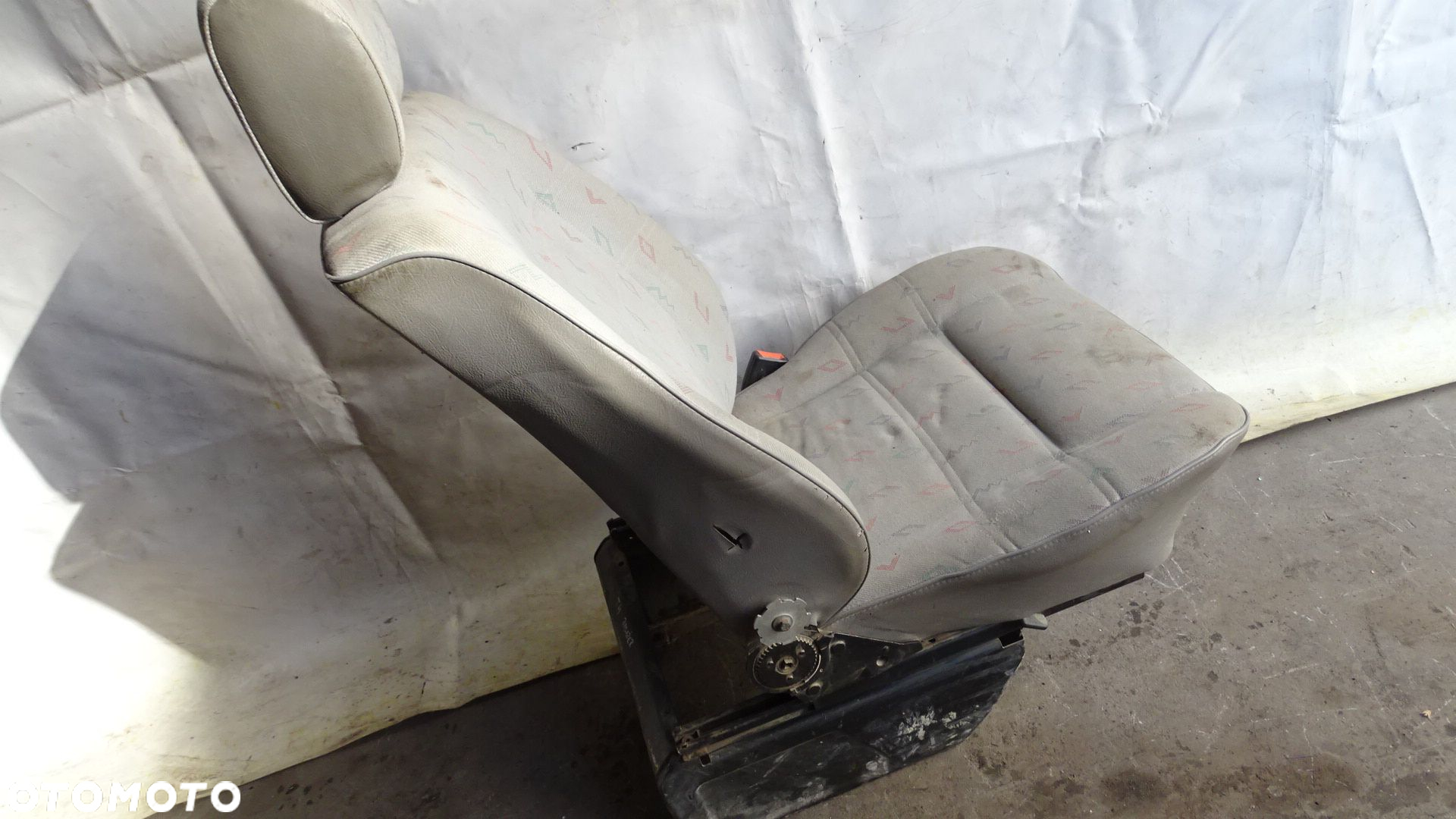 FOTEL PASAŻERA VOLKSWAGEN T4 2.4 - 6