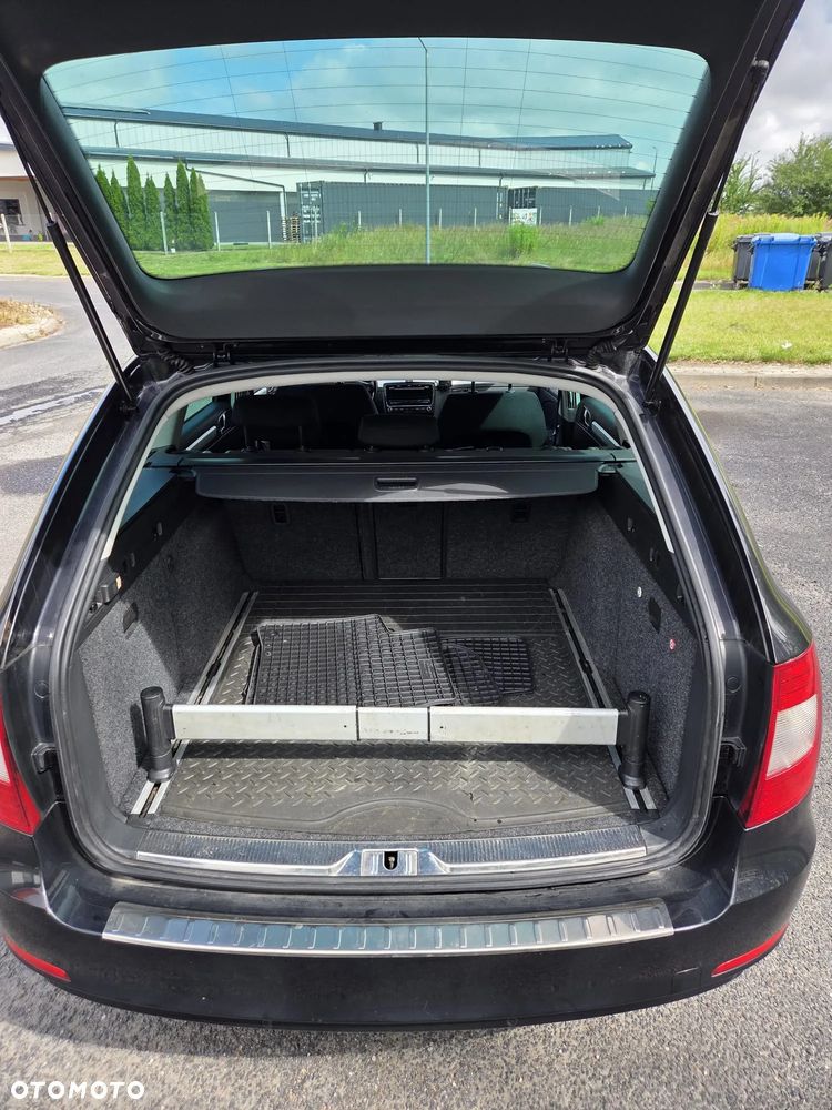 Skoda Superb 2.0 TDI Family DSG - 22