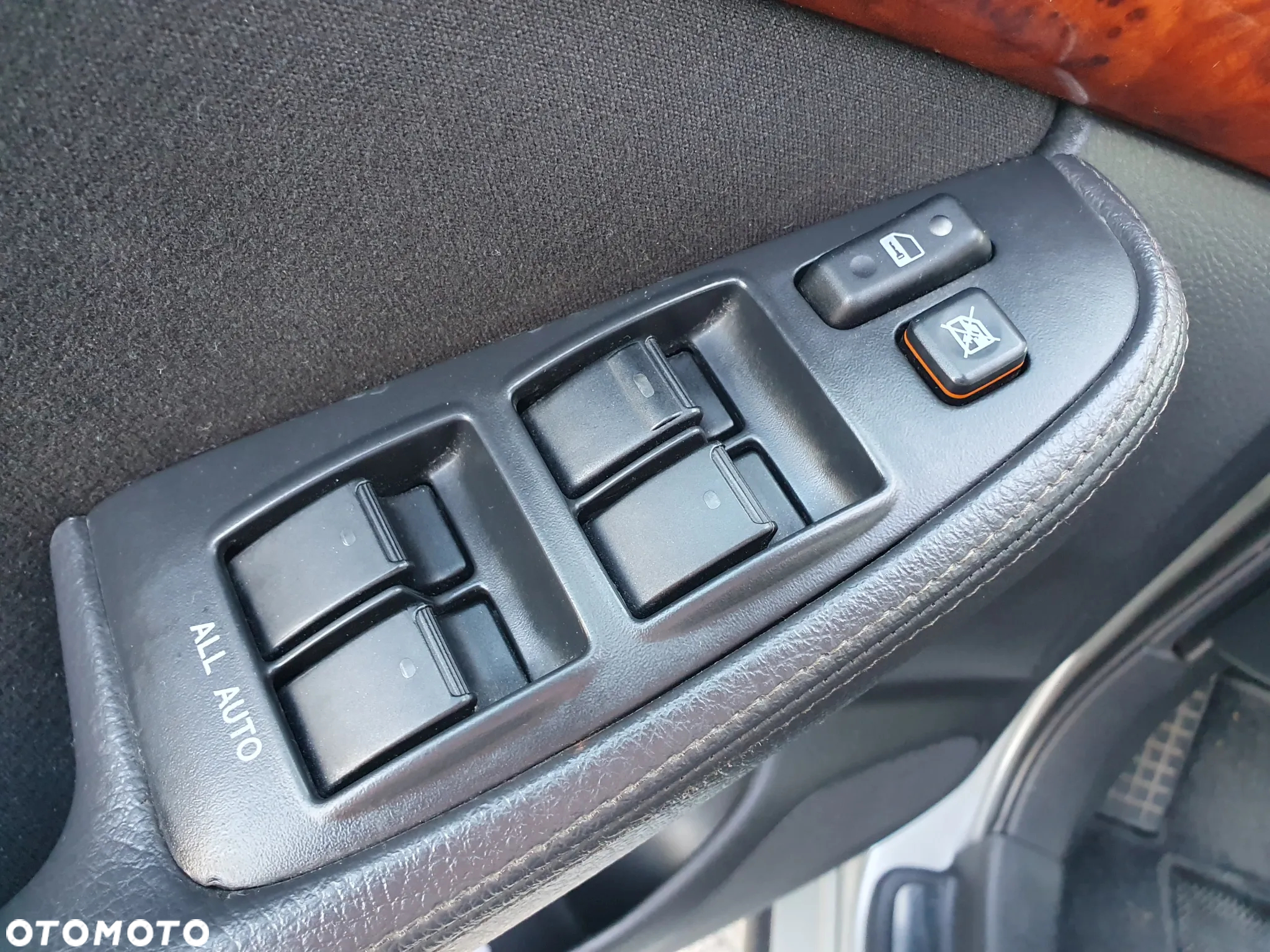 Toyota Avensis 1.8 VVT-i Sol Premium - 15