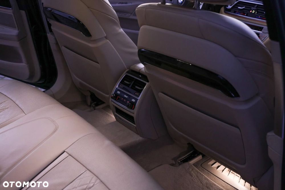 BMW Seria 7 740d xDrive - 11