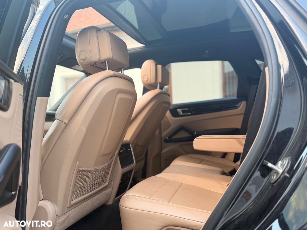 Porsche Cayenne - 4