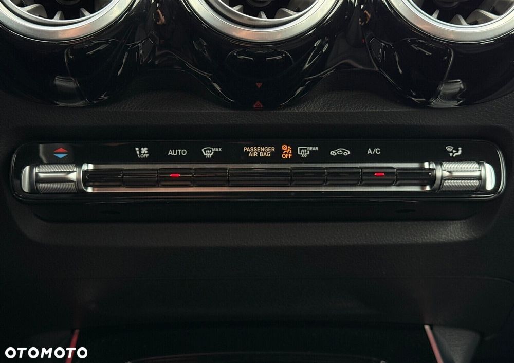 Mercedes-Benz GLB - 24