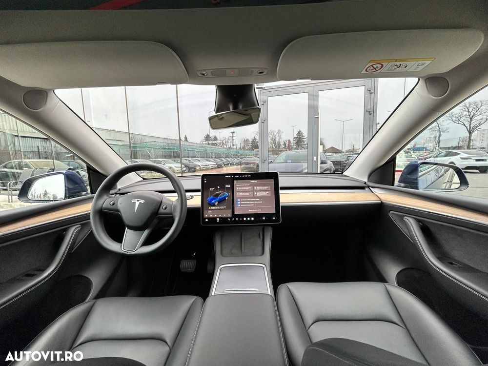 Tesla Model Y Long Range Dual Motor AWD - 14