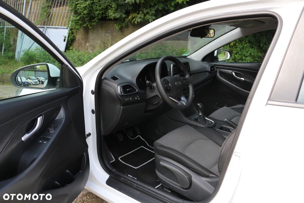 Hyundai i30 blue 1.4 Style - 12