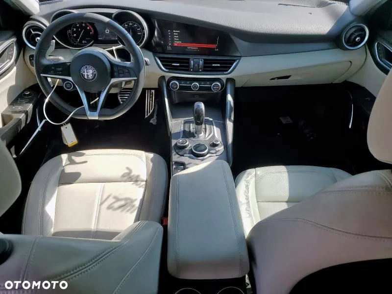 Alfa Romeo Giulia - 8