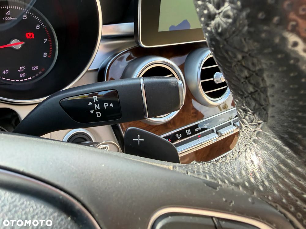 Mercedes-Benz Klasa C 300 9G-TRONIC - 28