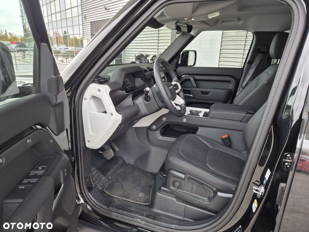 Land Rover Defender 110 D250 S - 8