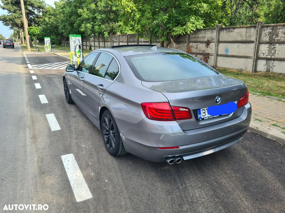 BMW Seria 5 525d xDrive - 13