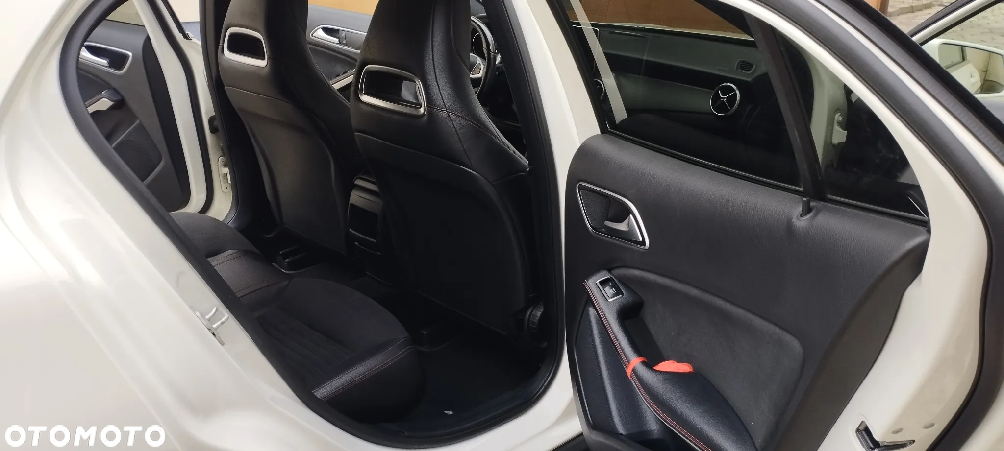 Mercedes-Benz GLA - 10