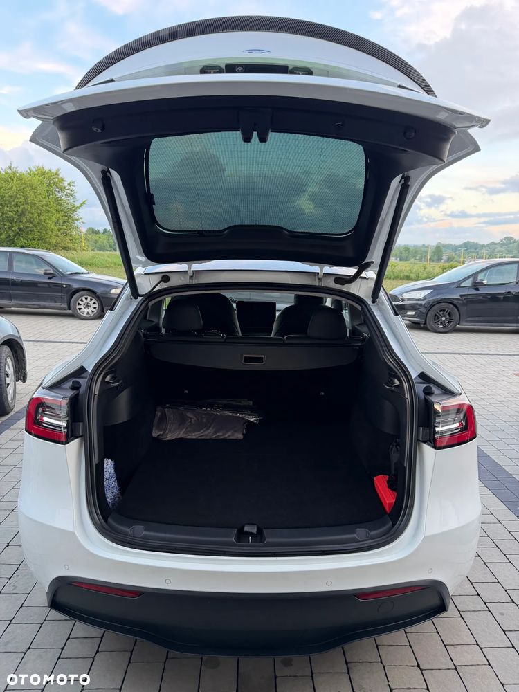 Tesla Model Y Long Range AWD - 31