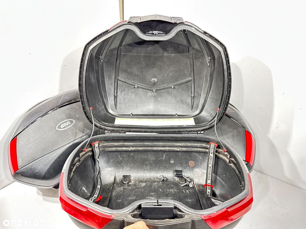 Kufer kufry kpl. Suzuki Gladius SFV 650 Givi V47 - 26