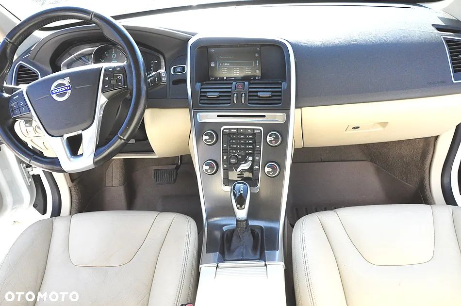 Volvo XC 60 T6 AWD Momentum - 28