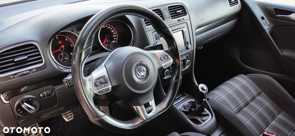 Volkswagen Golf - 32