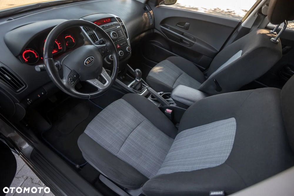 Kia Ceed 1.4 CVVT Attract - 16