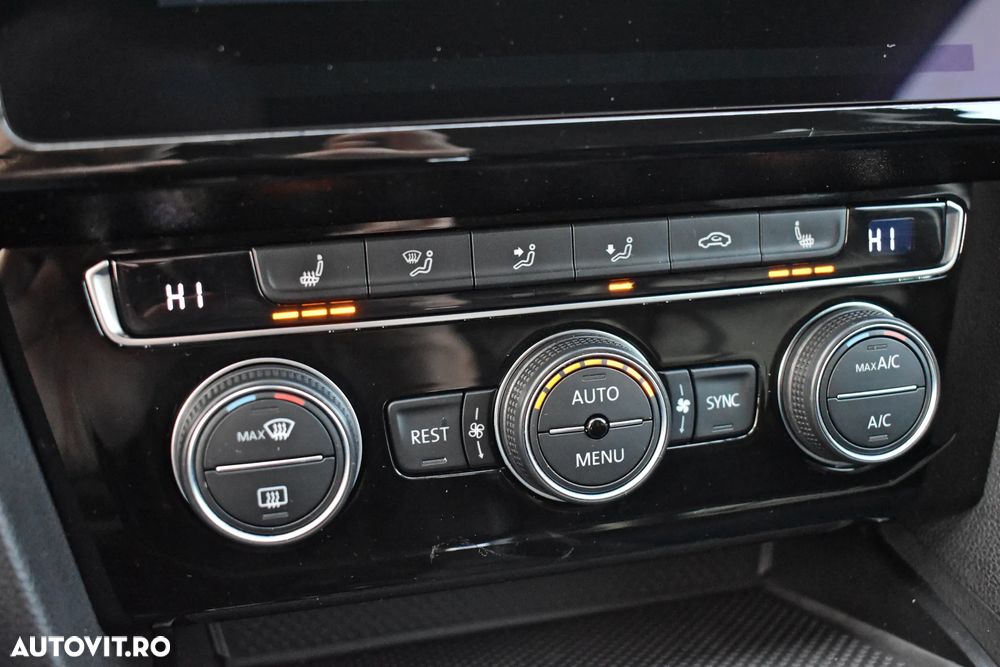 Volkswagen Passat Variant 2.0 TDI SCR DSG Highline - 19