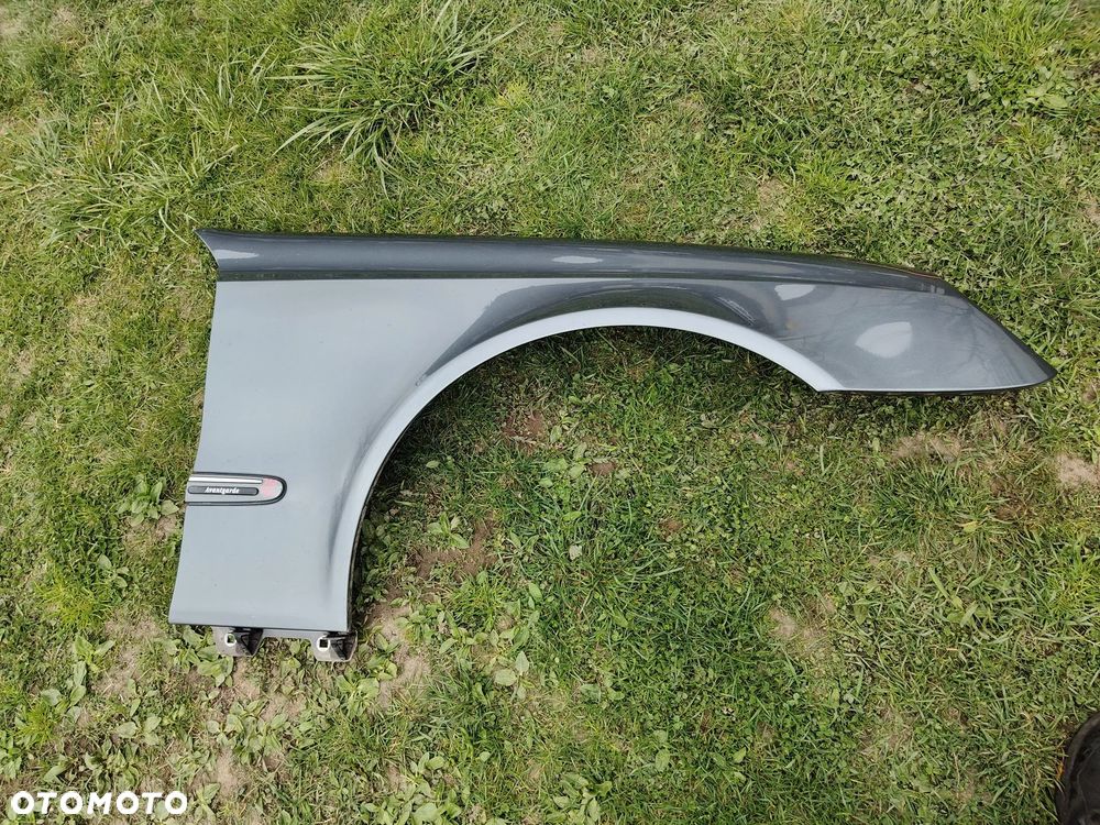 MERCEDES W211 BŁOTNIK Przedni Przód Prawy 368 Do Założenia Bez Malowania