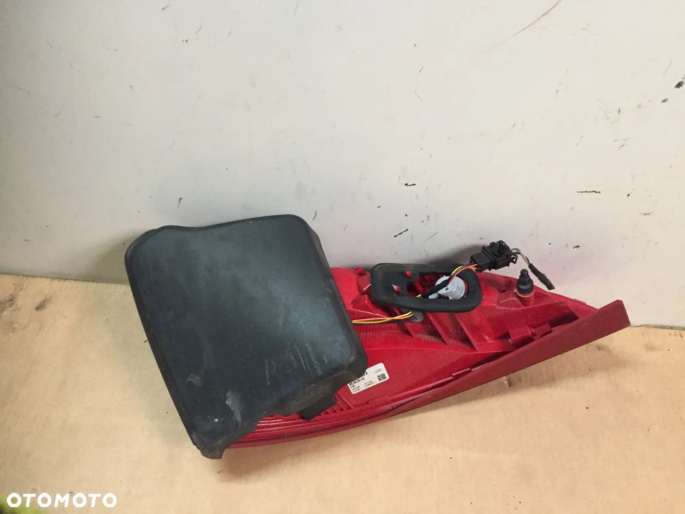 AUDI Q5 09R LAMPA PRAWA TYŁ 8R0945094 - 2
