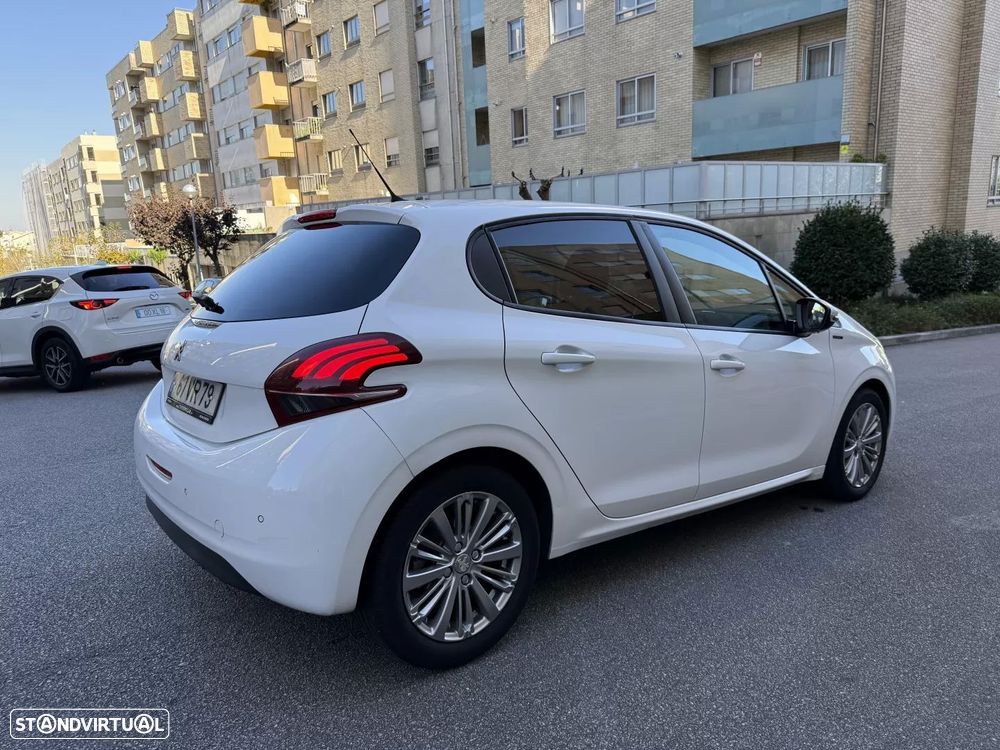 Peugeot 208 1.5 BlueHDi Signature - 15