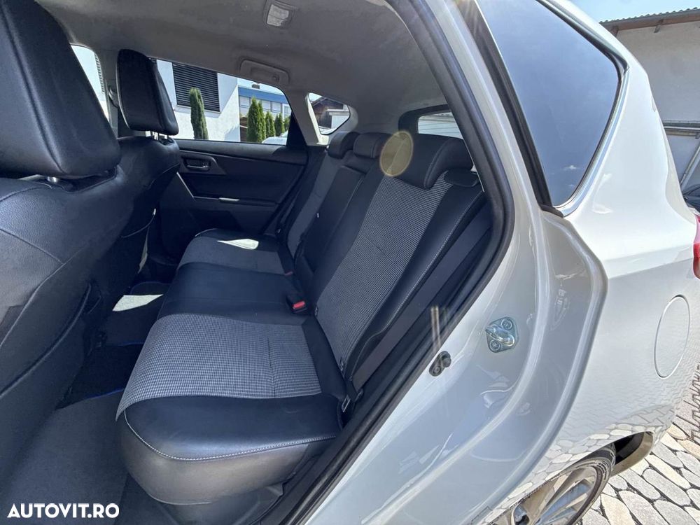 Toyota Auris 1.8 VVT-i Automatik Executive - 19