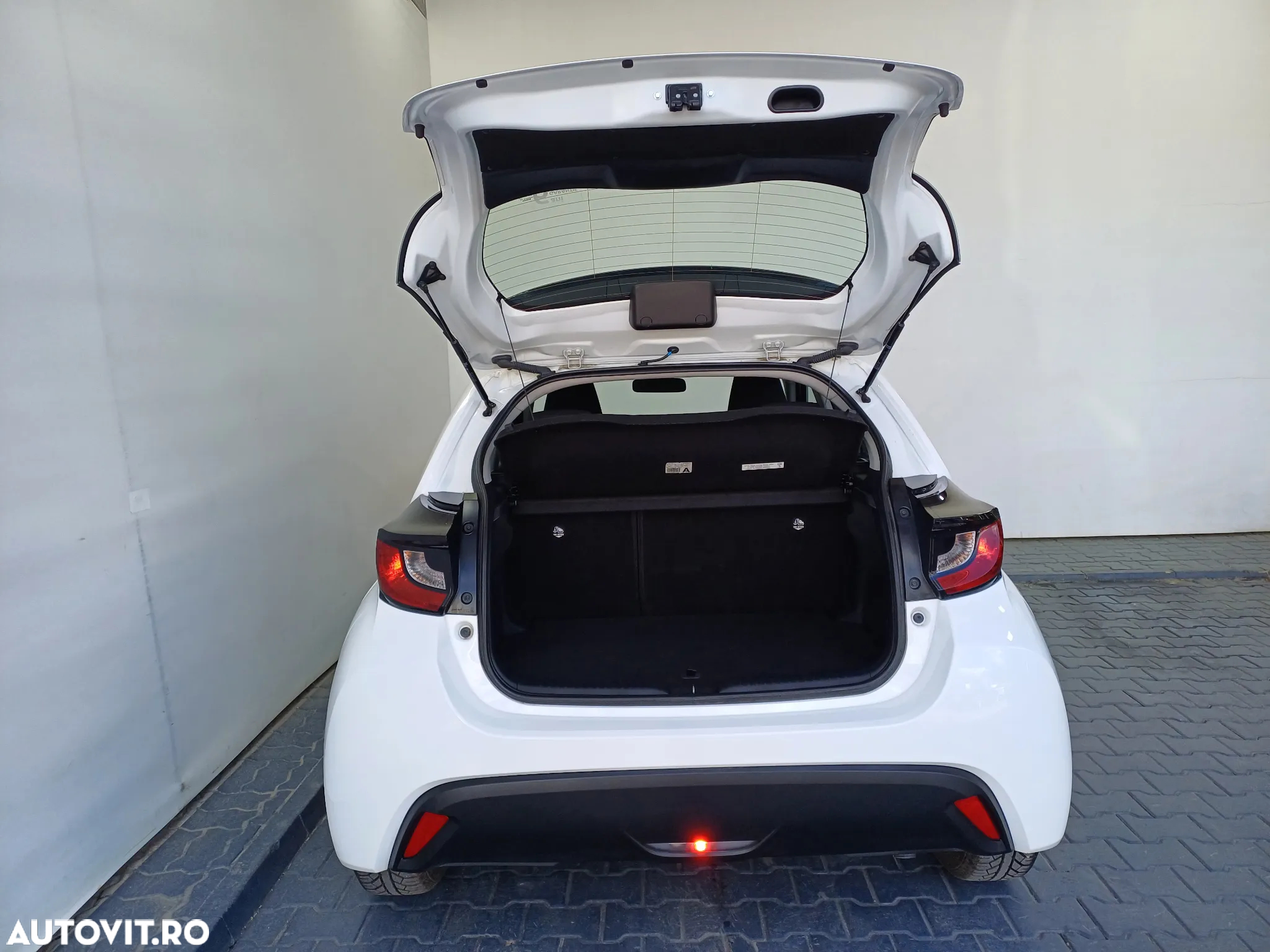Toyota Yaris 1.5 VVT-i HSD Active - 25