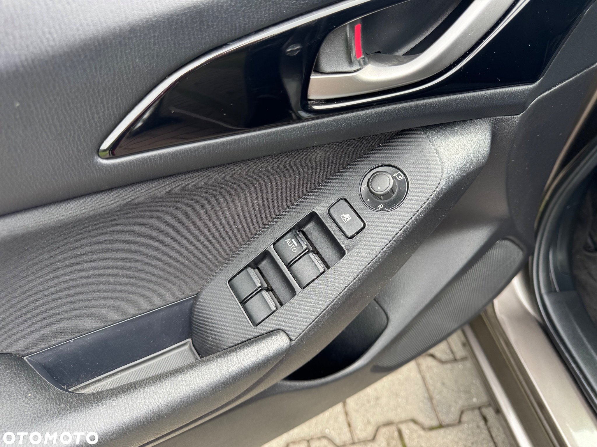 Mazda 3 SKYACTIV-G 120 Signature+ - 32