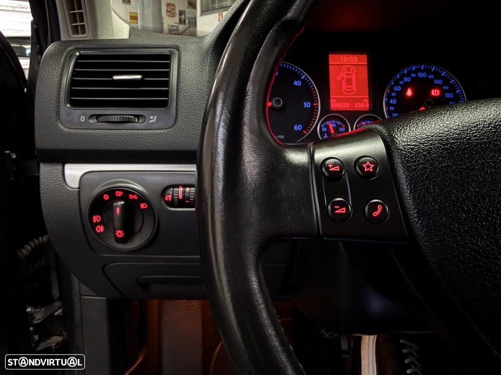 VW Jetta 1.9 TDi Sportline - 21