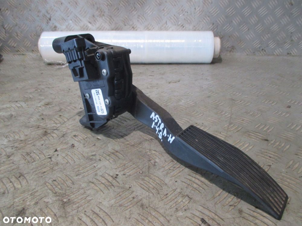 PEDAŁ POTENCJOMETR GAZU OPEL ASTRA H 1.4 B 9157998BK - 1