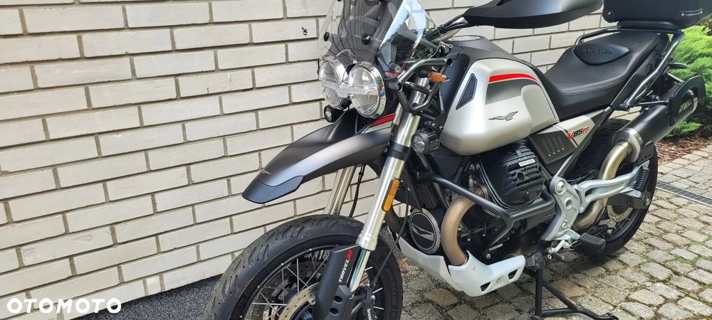 Moto Guzzi V85 - 25