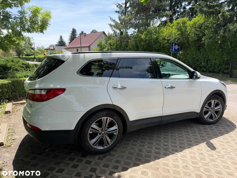 Hyundai Grand Santa Fe - 3