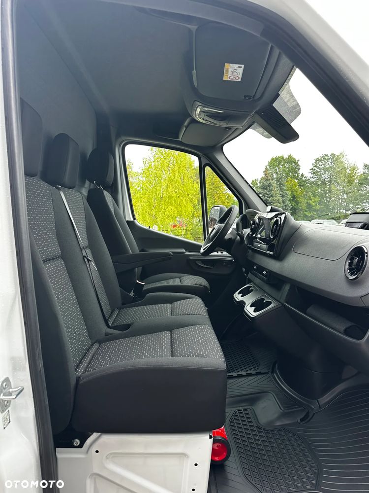 Mercedes-Benz Sprinter - 24