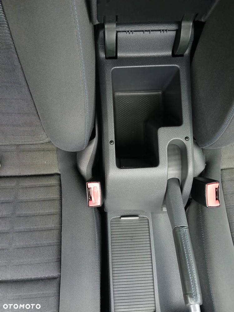 Volkswagen Golf - 22