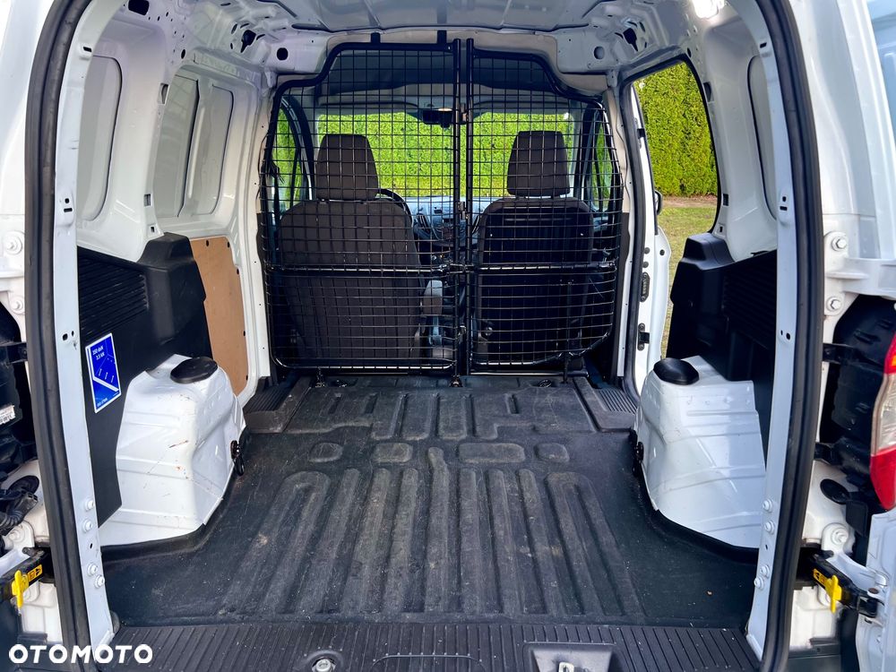 Ford Transit Courier - 12
