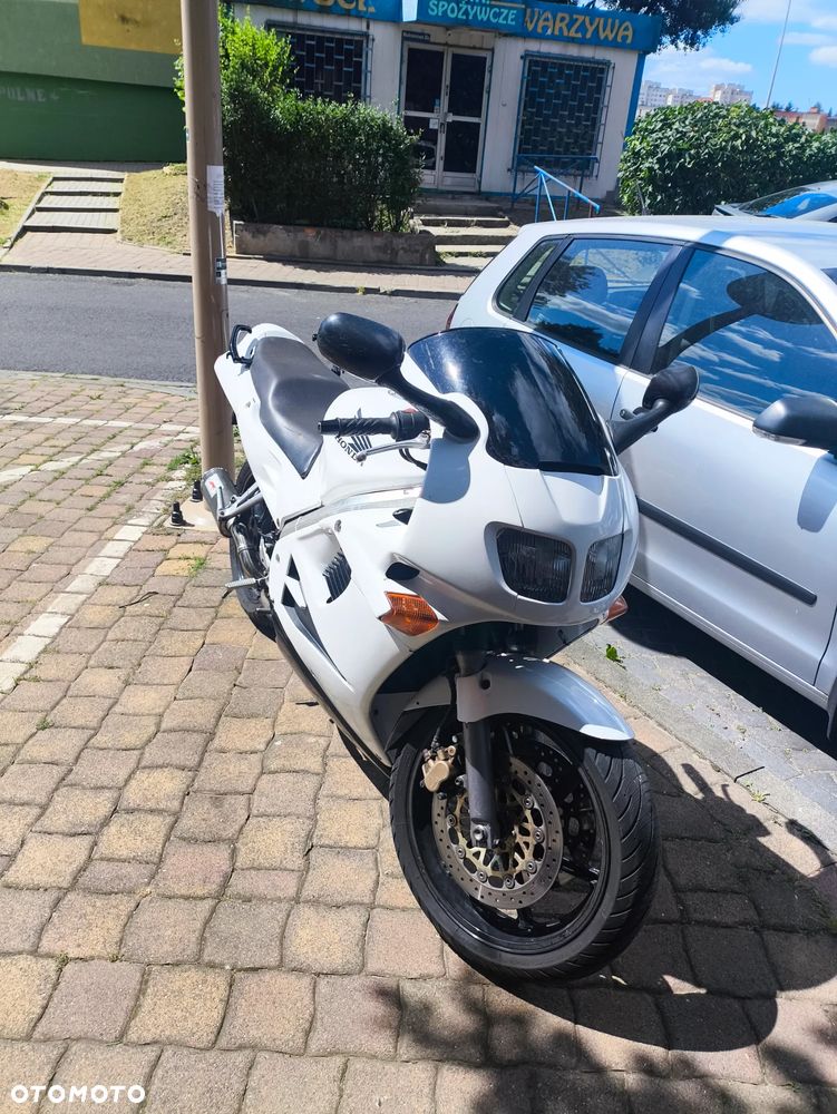 Honda VFR - 3