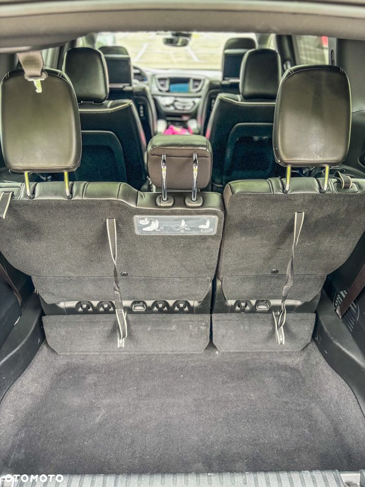 Chrysler Pacifica - 12