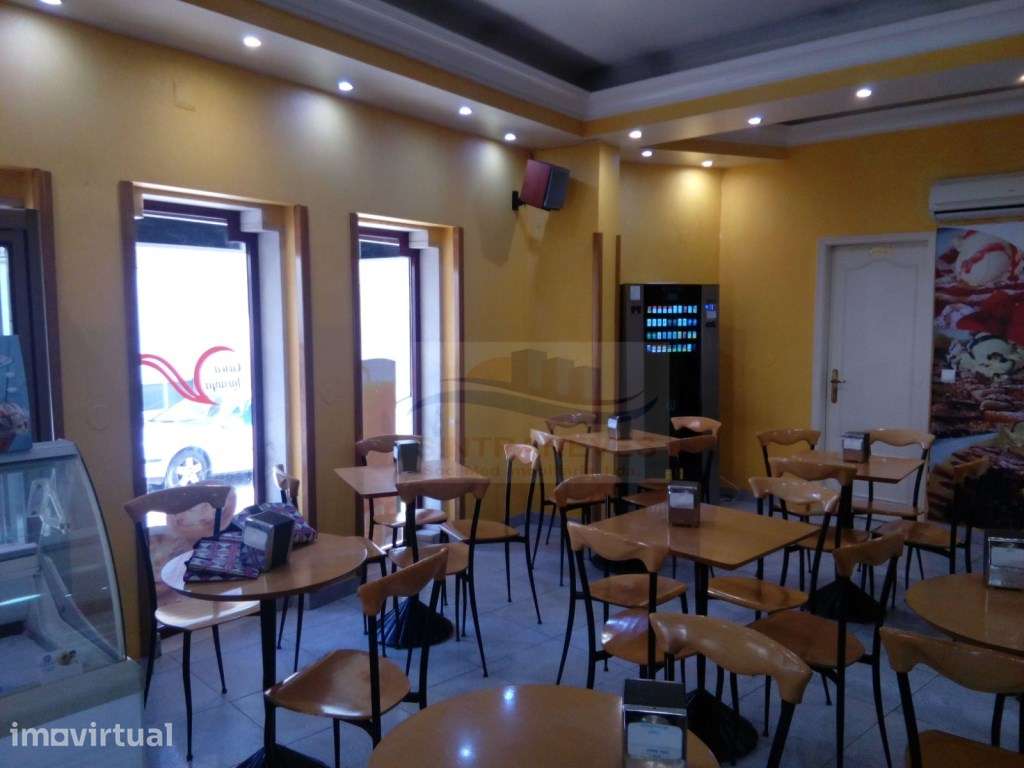 Snack bar , pastelaria ,restaurante, junto á estação de comboios e ... - Grande imagem: 2/17
