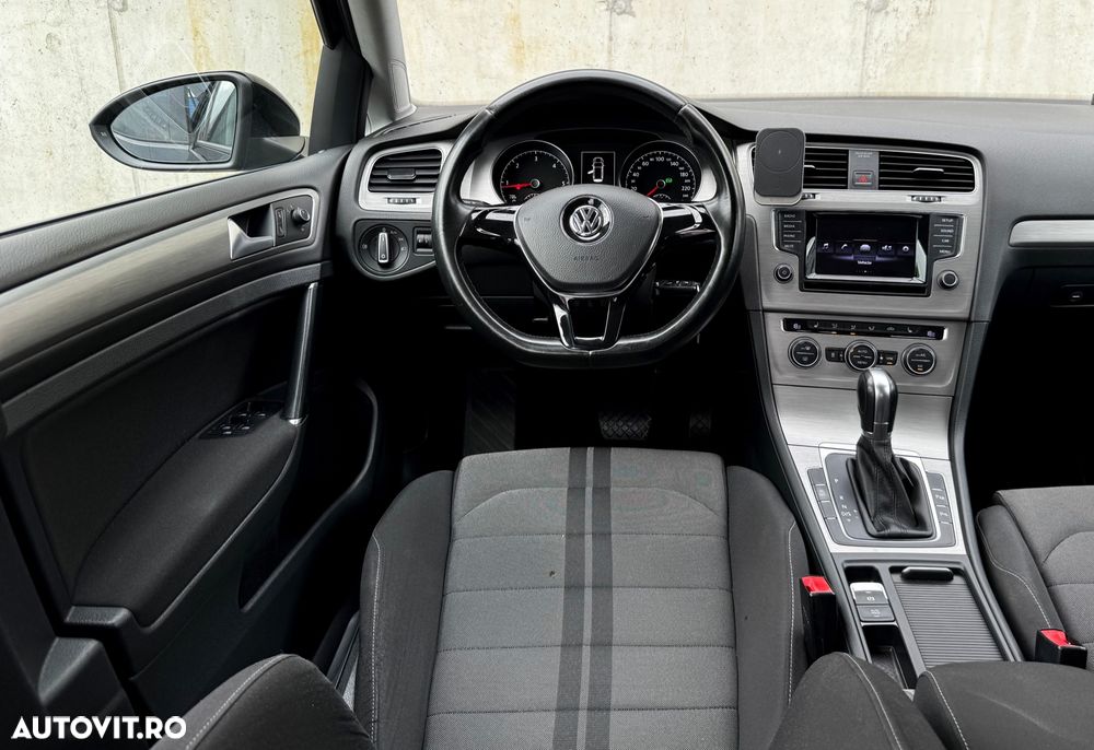 Volkswagen Golf - 10
