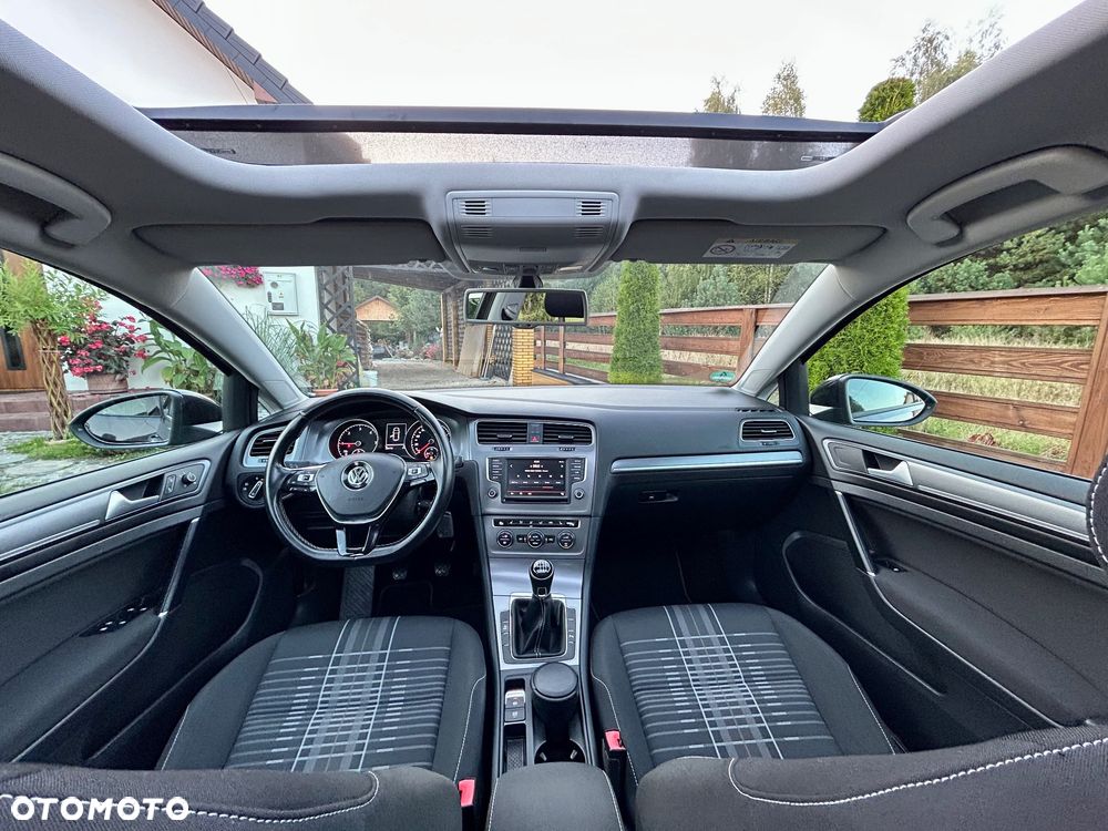 Volkswagen Golf - 34