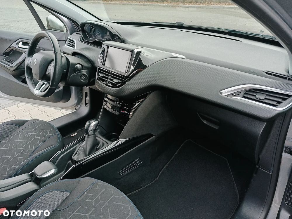 Peugeot 2008 PureTech 82 Signature - 17