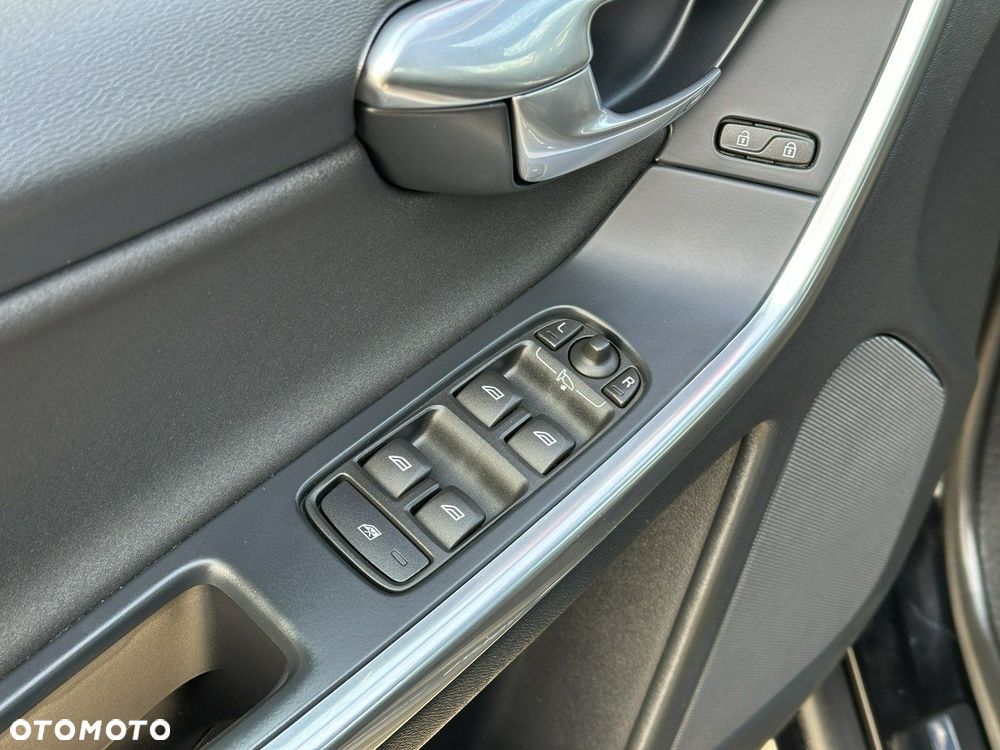 Volvo XC 60 D4 Momentum - 23