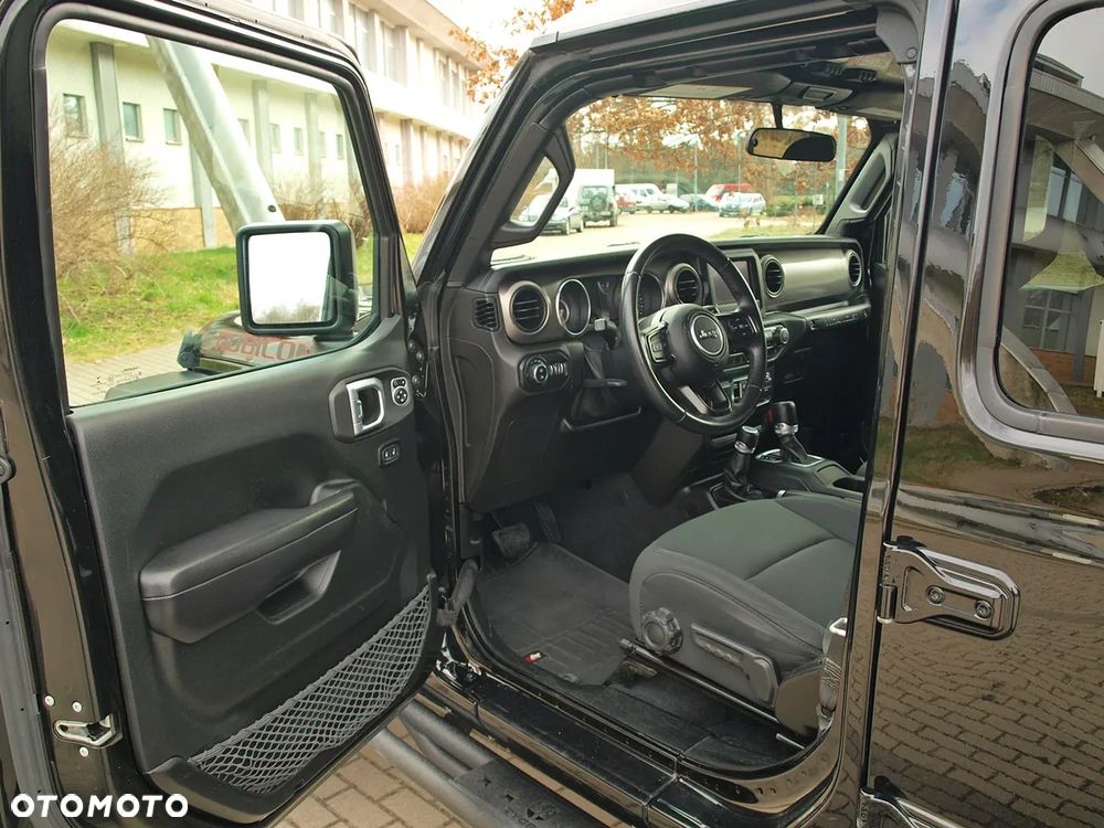 Jeep Wrangler - 15