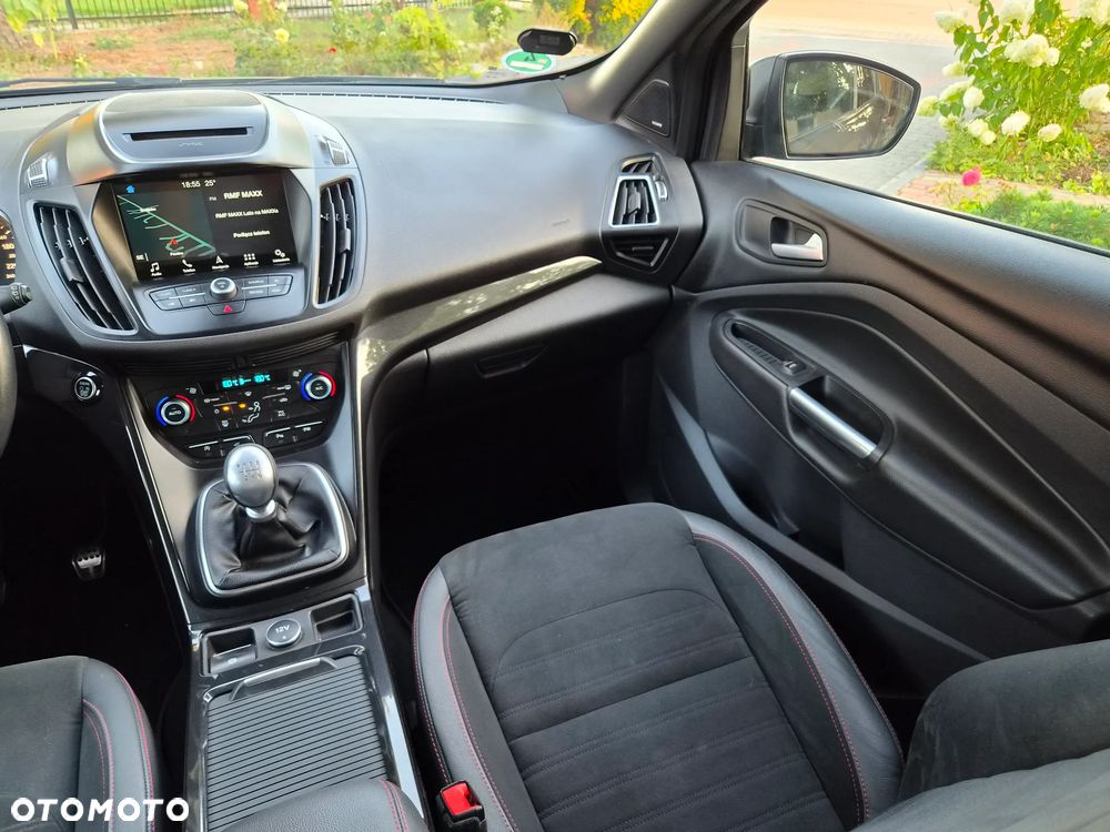 Ford Kuga 2.0 TDCi 4x4 ST-Line - 25