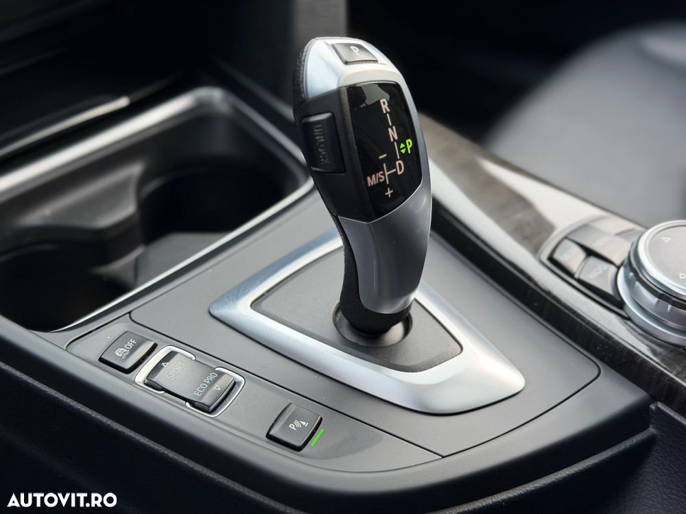 BMW Seria 3 318d Aut. Luxury Line - 7