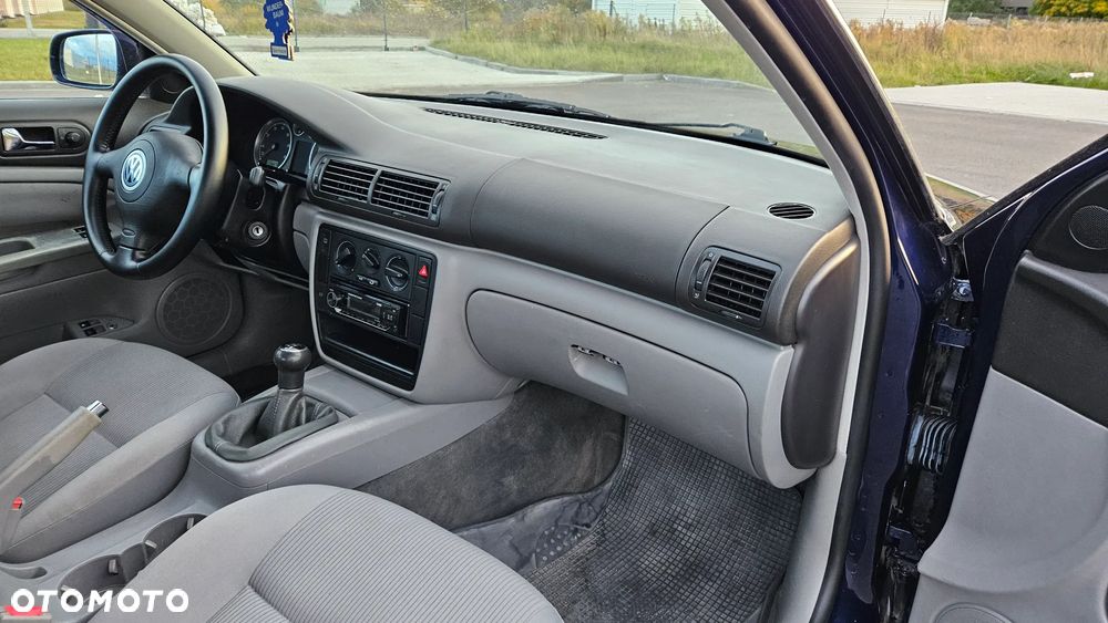 Volkswagen Passat 1.8T Basis - 19