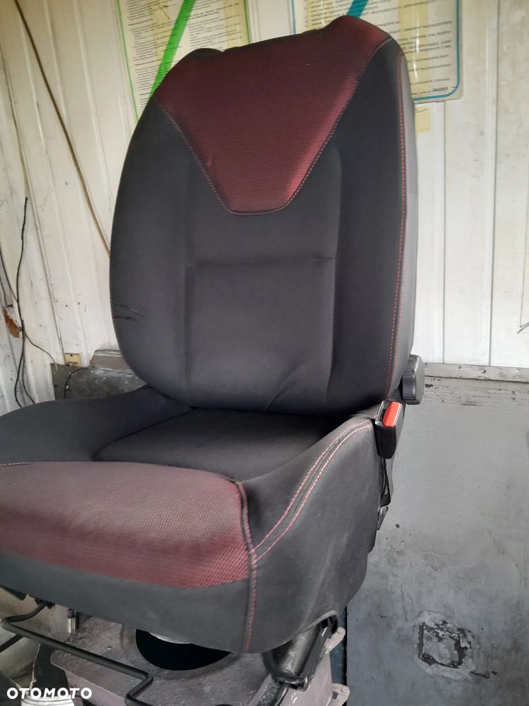 FOTEL RENAULT CLIO 4  014R - 2