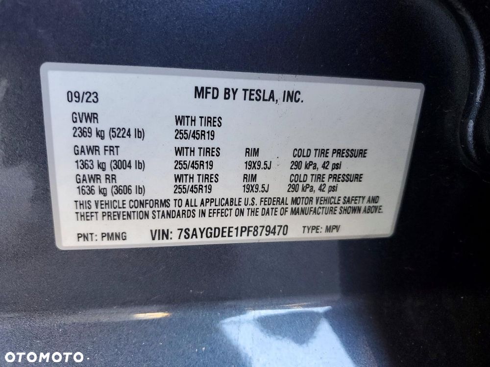 Tesla Model Y Long Range AWD - 12