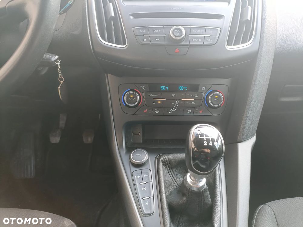 Ford Focus 1.0 EcoBoost STart-Stopp-System TITANIUM - 11