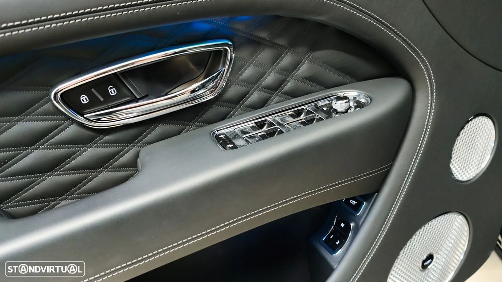 Bentley Bentayga V8 Azure - 12