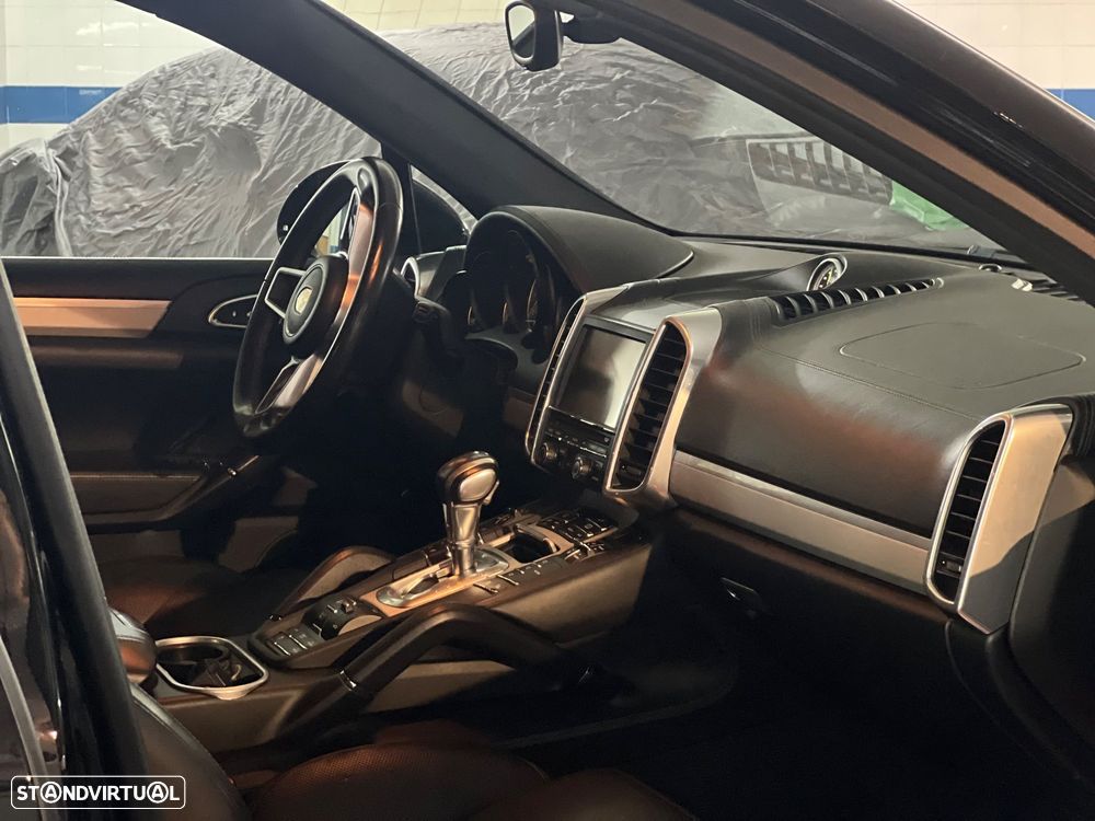 Porsche Cayenne S - 8